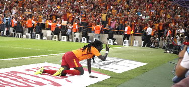 爱游戏平台-世界室内五人制足球赛中国队晋级八强，世界室内足球五人制比赛历届冠军