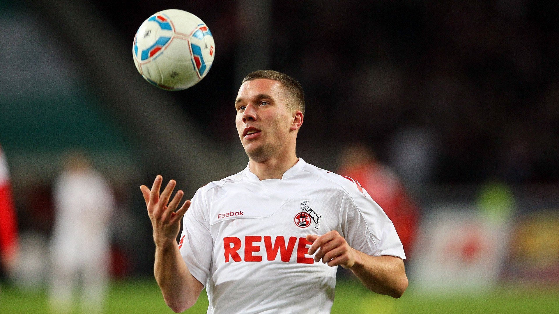 爱游戏-翼锋内切释放边卫冲击力，锋翼有多大